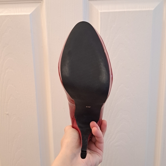 Guess Cherry Red Patent Leather Sexy Feminine Romantic High Heel Stilettos Sz 8M - Picture 5 of 8